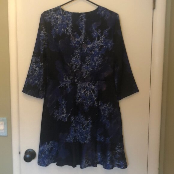 Banana Republic Crew Neck 3/4 Sleeve Peplum Fit And Flare Dress sz 8P - Picture 6 of 13